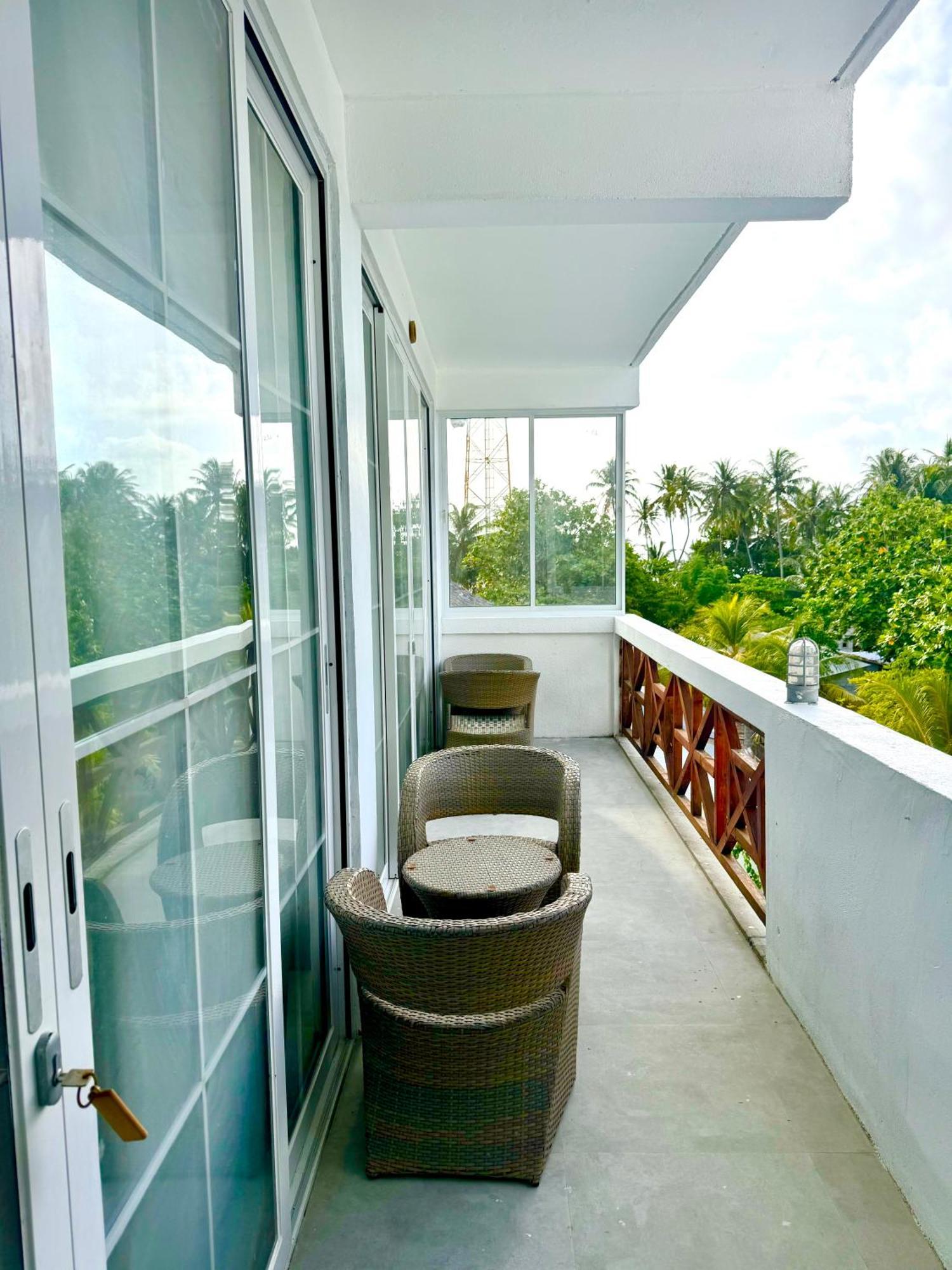 Sands Grand Dhigurah  Exterior foto